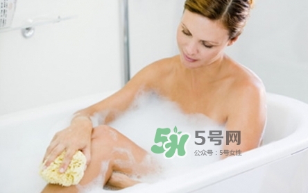 孕晚期洗澡可以搓肚子嗎？孕晚期洗澡注意事項