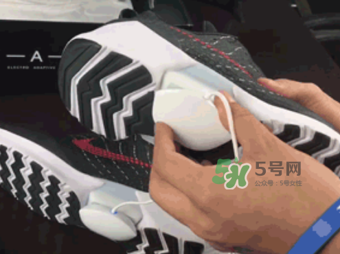 nike hyperadapt 1.0怎么充電？耐克自動(dòng)系鞋帶鞋要充電嗎？