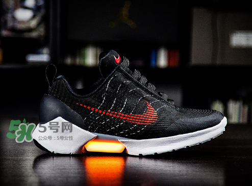 nike hyperadapt 1.0怎么充電？耐克自動(dòng)系鞋帶鞋要充電嗎？