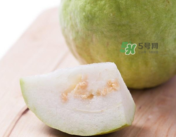 芭樂(lè)和石榴有什么區(qū)別？芭樂(lè)要吃硬的還是軟的？