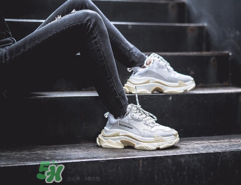 balenciaga triple s上腳效果怎么樣？巴黎世家復(fù)古訓(xùn)練鞋上腳