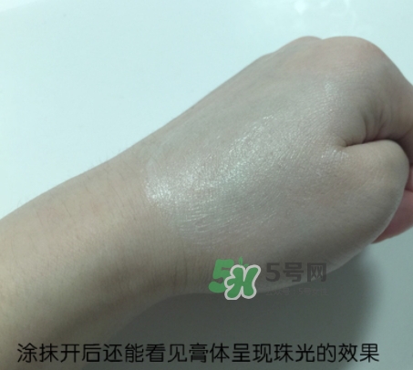 hr黑繃帶對(duì)痘痘有用嗎？赫蓮娜黑繃帶面霜使用心得