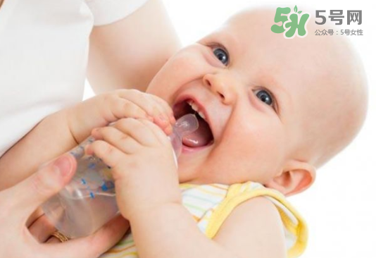 母乳和奶粉能混在一起吃嗎？母乳和奶粉混合喂養(yǎng)好嗎？