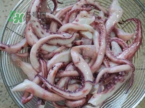 焯魷魚是冷水還是開水？魷魚為什么要焯水