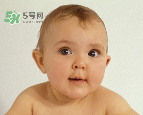 寶寶近視有什么癥狀？寶寶近視有什么表現(xiàn)？