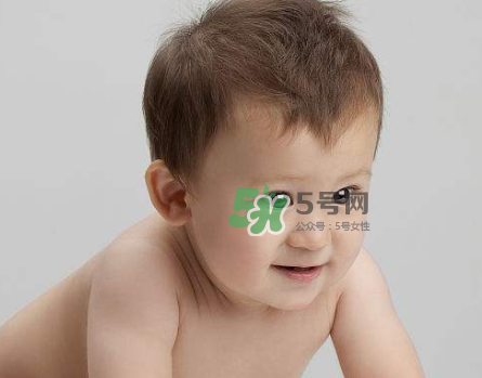 寶寶近視有什么癥狀？寶寶近視有什么表現(xiàn)？