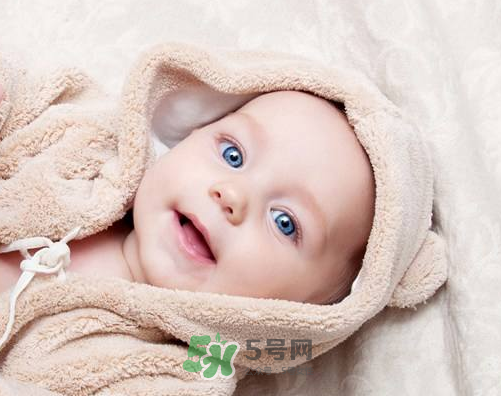 寶寶近視有什么癥狀？寶寶近視有什么表現(xiàn)？