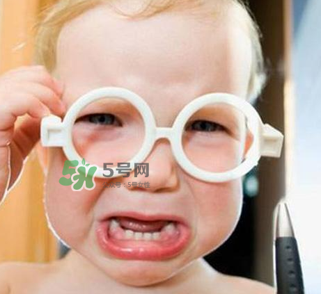 寶寶看電視對(duì)眼睛有影響嗎？寶寶看電視會(huì)近視眼嗎？