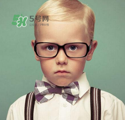 寶寶愛看電視怎么辦？寶寶愛看電視對眼睛有影響嗎？