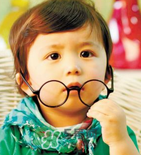 寶寶愛看電視怎么辦？寶寶愛看電視對眼睛有影響嗎？