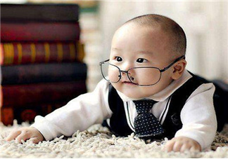 寶寶多大可以看電視？寶寶能看電視嗎？