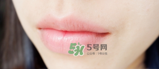 嬌蘭白管親親唇膏r371和迪奧變色唇膏001哪個好_試色 嬌蘭白管親親唇膏r371和迪奧變色唇膏001哪個好_試色