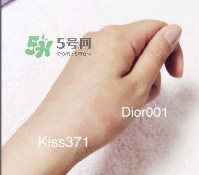 嬌蘭白管親親唇膏r371和迪奧變色唇膏001哪個好_試色 嬌蘭白管親親唇膏r371和迪奧變色唇膏001哪個好_試色