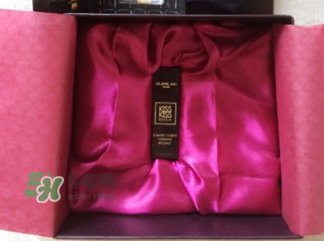 嬌蘭親親唇膏白管和黑管哪個好？嬌蘭白管和黑管區(qū)別