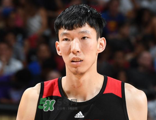 周琦在火箭穿幾號(hào)球衣？周琦在火箭年薪多少？