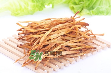 新鮮黃花菜怎么處理？干黃花菜怎么處理