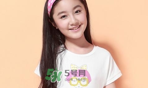 14歲女生胸部變大是正常的嗎？14歲女生的胸多大正常？