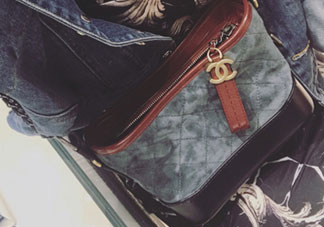 香奈兒流浪包真假怎么辨別_chanel流浪包真假對比圖