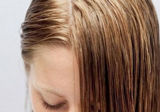 頭發(fā)出油是什么原因？頭發(fā)出油怎么辦？