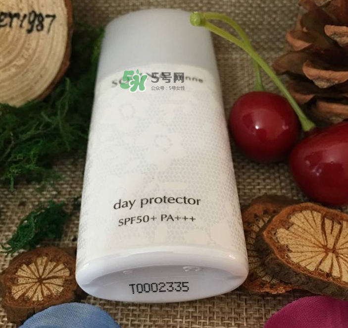 蘇菲娜白蕾絲防水嗎？蘇菲娜白蕾絲悶痘嗎？