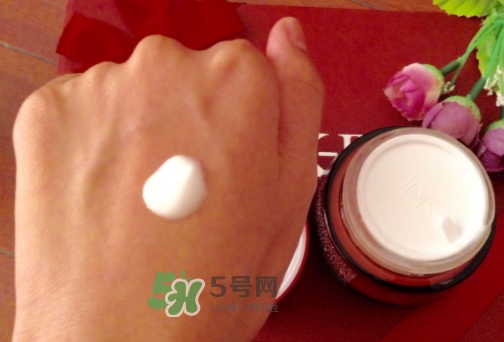 sk2大紅瓶面霜清爽版和滋潤版區(qū)別_哪個好 sk2大紅瓶面霜清爽版和滋潤版區(qū)別_哪個好