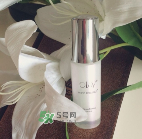 olay玉蘭油小白瓶小綠瓶哪個好？olay小白瓶小綠瓶區(qū)別