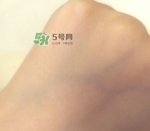 olay玉蘭油小白瓶小綠瓶哪個好？olay小白瓶小綠瓶區(qū)別