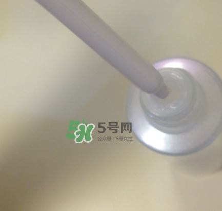 olay玉蘭油小白瓶小綠瓶哪個好？olay小白瓶小綠瓶區(qū)別