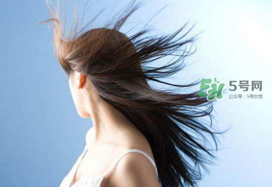 頭發(fā)白是什么原因引起的？頭發(fā)白吃什么能變黑？