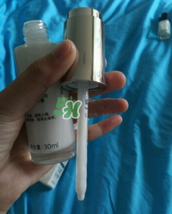 olay淡斑小白瓶和olay光感小白瓶哪個好？