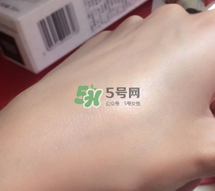 olay小白瓶會(huì)長(zhǎng)毛嗎？olay小白瓶長(zhǎng)黑毛是怎么回事？