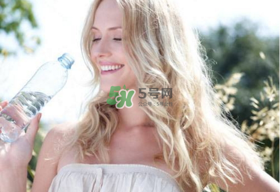 喝水就想小便是什么原因？喝水尿頻怎么辦？