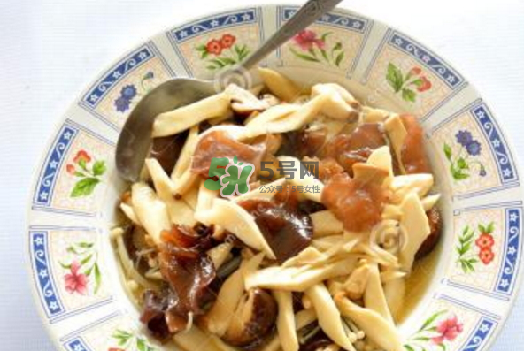 蘑菇不能和茄子一起吃嗎？蘑菇不能和什么一起吃？