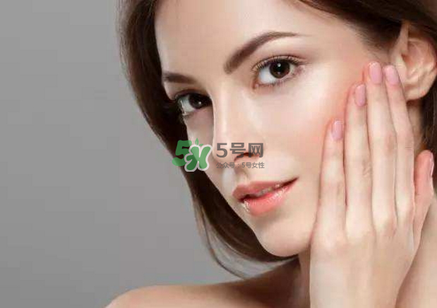 蜜絲佛陀和卡姿蘭粉餅?zāi)膫€(gè)好用呢？粉餅正確的上妝方法