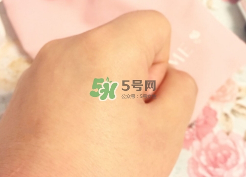 蘭蔻小黑瓶和sk2小燈泡哪個(gè)好？蘭蔻小黑瓶和小燈泡怎么用