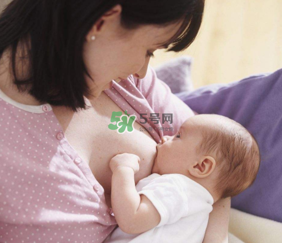 母乳喂養(yǎng)會乳糖不耐受嗎？母乳喂養(yǎng)會過度喂養(yǎng)嗎？