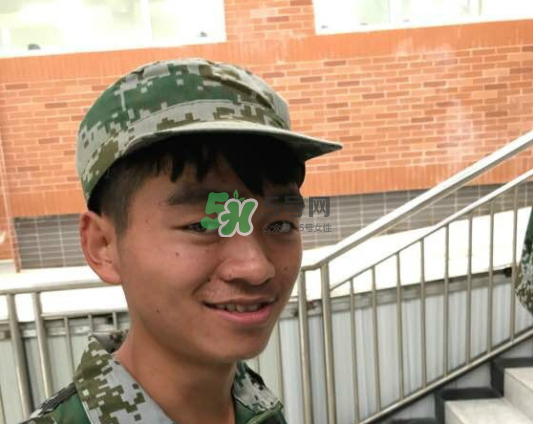 神似王寶強(qiáng)大一新生是誰(shuí)？神似王寶強(qiáng)大一新生叫什么名字？