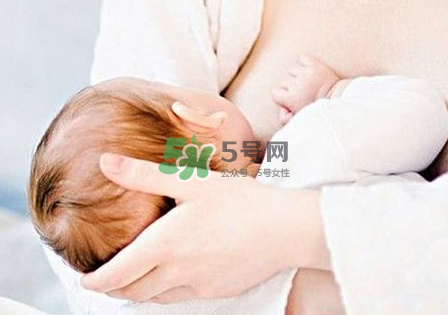 母乳喂養(yǎng)會積食嗎？純母乳喂養(yǎng)的寶寶會積食嗎？