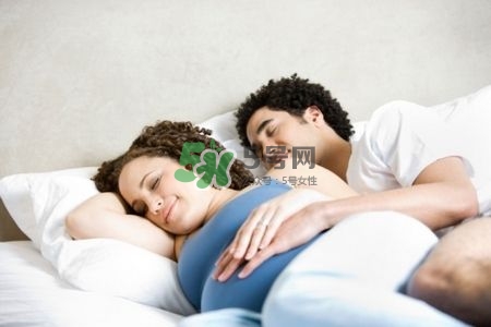 孕婦睡姿會影響寶寶嗎？孕婦睡姿對寶寶的影響