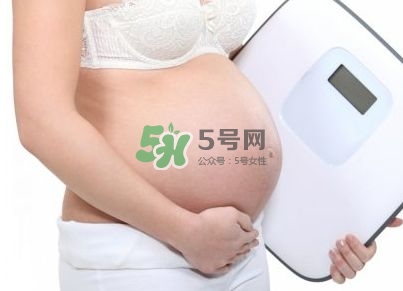 臍帶繞頸是什么原因造成的？臍帶繞頸是多休息還是多運動？