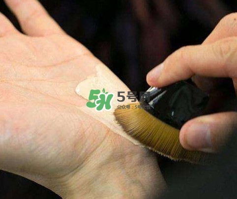 植村秀55號(hào)粉底刷好用嗎？植村秀55零刷痕粉底刷怎么用