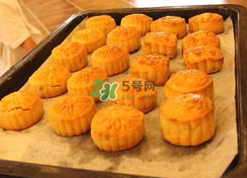 烤月餅用錫紙還是油紙？烤月餅是不是一定要墊錫紙？