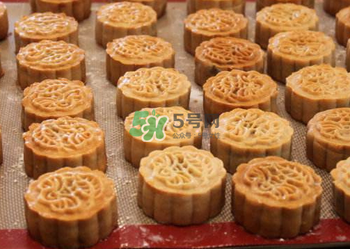 烤月餅用錫紙還是油紙？烤月餅是不是一定要墊錫紙？