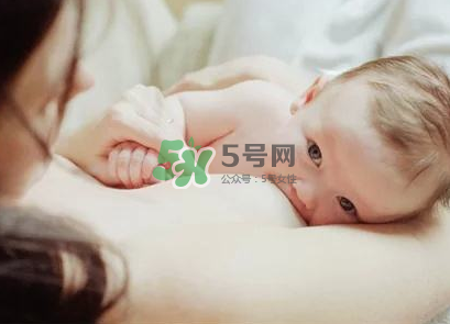 母乳喂養(yǎng)預(yù)防乳腺癌嗎？不喂母乳會(huì)的乳腺癌嗎？