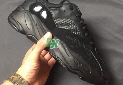 yeezy boost 700黑白純色款什么時(shí)候發(fā)售？