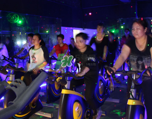 動感單車傷膝蓋嗎？騎動感單車會傷害膝蓋嗎？