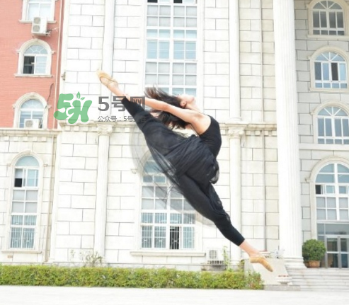 拉筋多久才能下一字馬？一字馬要練多久？