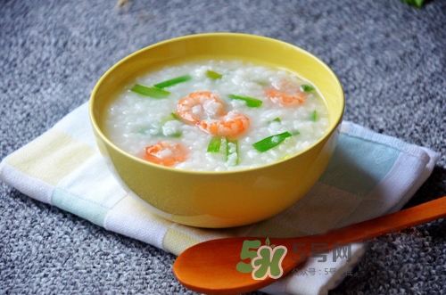 一歲后的寶寶如何喂養(yǎng)？寶寶喝牛奶好嗎？