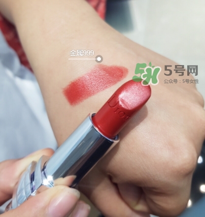 迪奧夾心999和迪奧金屬999哪個(gè)好看_試色對比 迪奧夾心999和迪奧金屬999哪個(gè)好看_試色對比