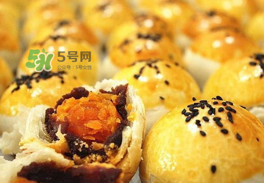 蛋黃酥為什么會(huì)爆開？蛋黃酥爆餡是什么原因？
